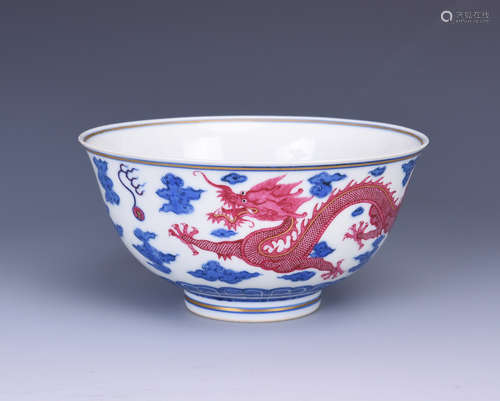 A BLUE AND WHITE PORCELAIN BOWL OF DUAL DRAGONS