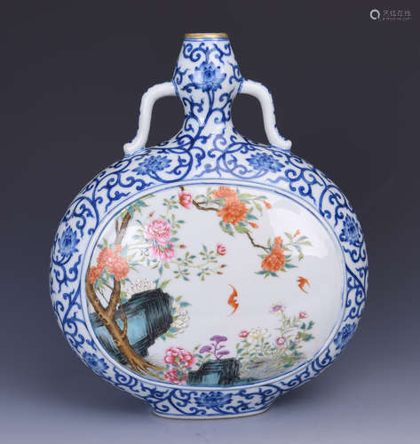 A BLUE AND WHITE MOONFLASK PORCELAIN VASE WITH ROUNDELS