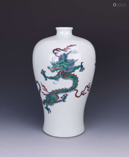 A DOUCAI PORCELAIN MEI VASE OF DUAL-DRAGON MOTIF