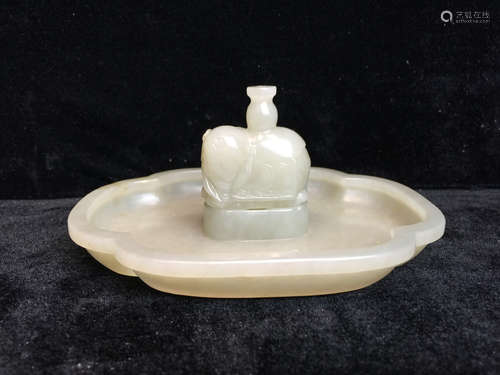 A WHITE JADE CENSER HOLDER