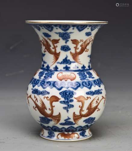 A FAMILLE ROSE PORCELAIN VASE OF COBALT AND IRON-RED GLAZE