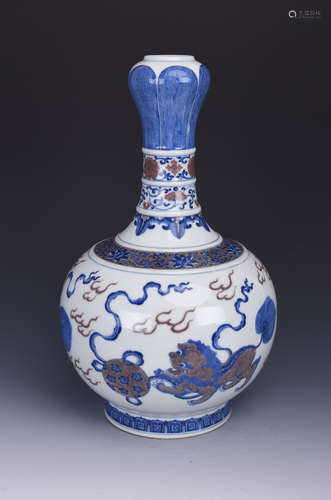 A GARLIC-HEAD PORCELAIN VASE