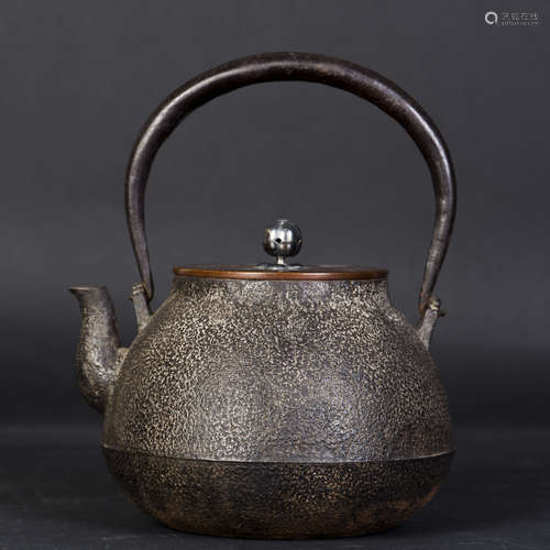 AN ARCHAISTIC JAPANESE IRON POT