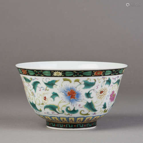 A CHINESE DOUCAI PORCELAIN BOWL