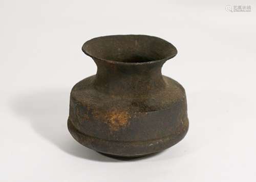 ANCIENT ROMAN BRONZE VASE