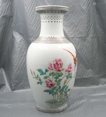 CHINESE FAMILLE ROSE FLOWER VASE