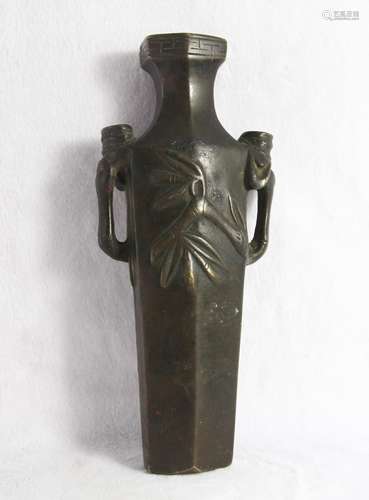 CHINESE BRONZE VASE WITH TWIN HANDLE