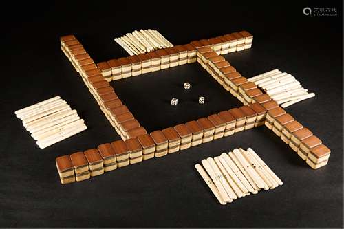 ANTIQUE CHINESE MAHJONG SET WITH ORIGINAL CASE