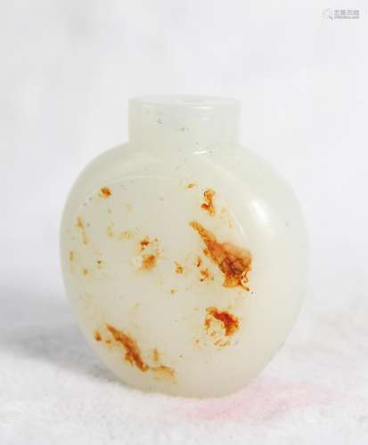 CHINESE WHITE JADE SNUFF BOTTLE WITH RUSSET