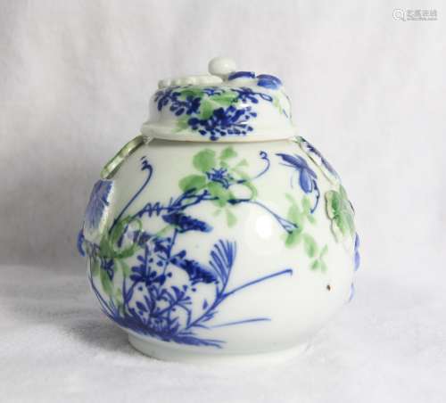 CHINESE PORCELAIN COVER JAR