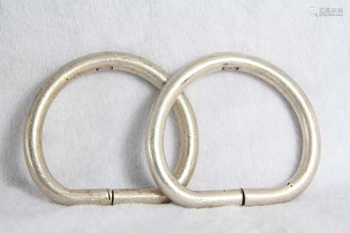 PAIR OF CHINESE SILVER BANGLES