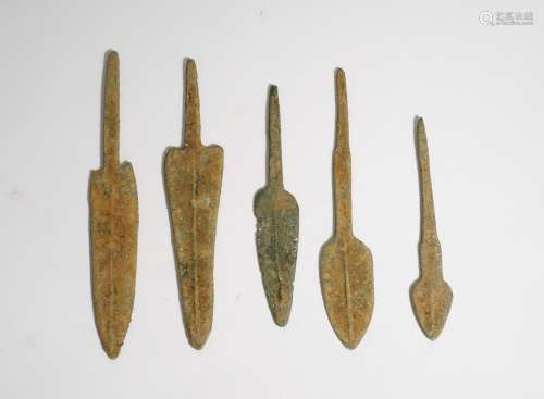 GROUP OF 5 ANCIENT LURISTAN BRONZE ARROWHEADS