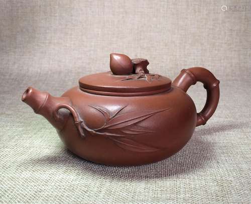 CHINESE YIXING ZISHA TEAPOT