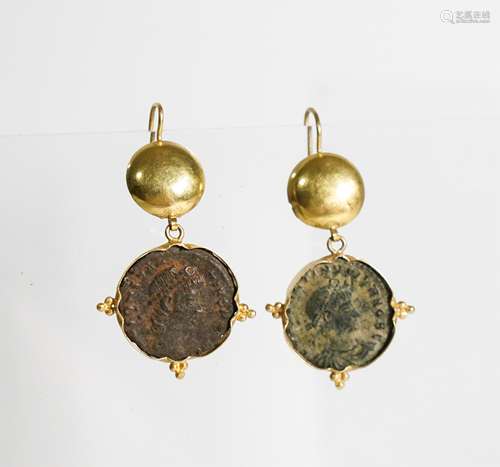 PAIR OF  ROMAN JEWELRY GOLD EARRING WITH ANCIENT B