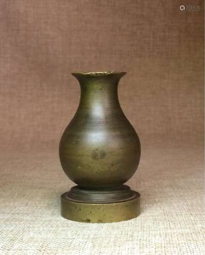 CHINESE BRONZE VASE