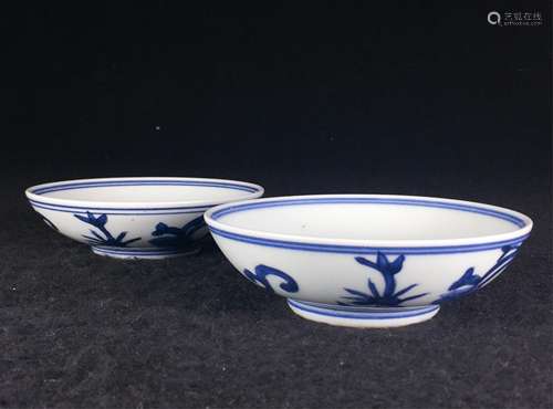 PAIR OF CHINESE BLUE AND WHITE PLATES