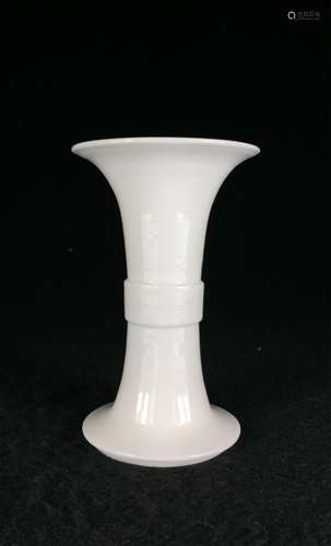 CHINESE BLANC DE CHINE GU VASE