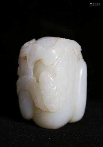 CHINESE WHITE JADE SNUFF BOTTLE