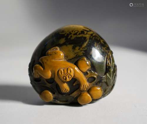 CHINESE AGATE SNUFF BOTTLE, MONKEY