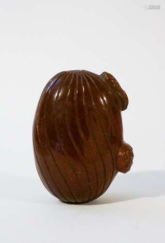 CHINESE AGATE SNUFF BOTTLE, PEANUT