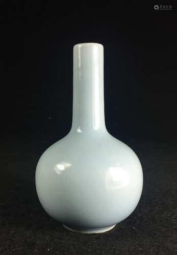 CHINESE CELADON GLAZED BOTTLE VASE