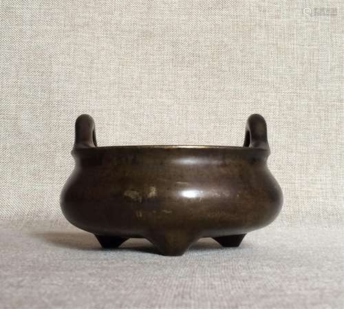 CHINESE BRONZE TRIPOD CENSER WITH MARK