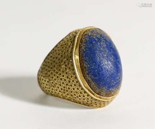 ANTIQUE ISLAMIC PERSIAN LAPIS CABOCHON IN GOLD FIN