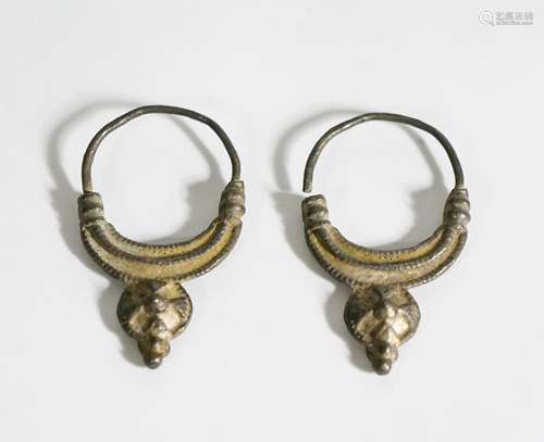 PAIR OF ANCIENT ROMAN/ BYZANTINE SILVER ERRING WIT