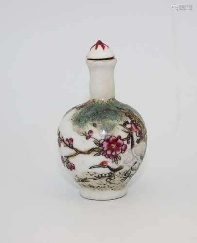 FAMILLE ROSE PORCELAIN SNUFF BOTTLE