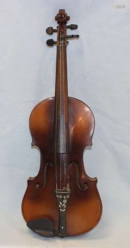 ANTIQUE VIOLIN