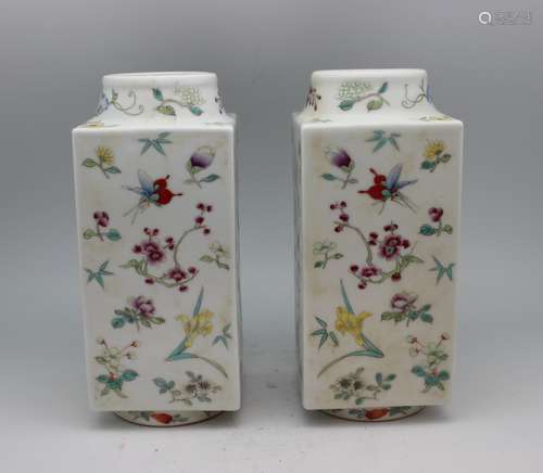 PAIR OF FAMILLE ROSE PORCELAIN VASES