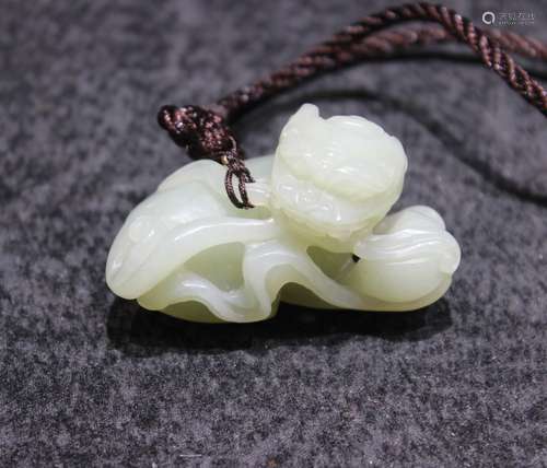 WHIT JADE PENDANT