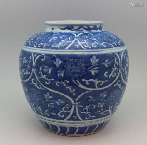 BLUE AND WHITE PORCELAIN POT