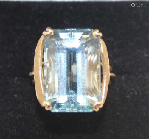 18K GOLD AQUAMARINE RING