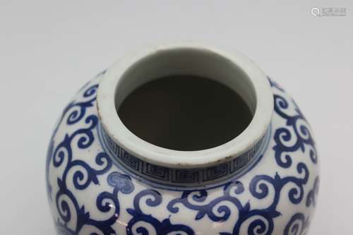 BLUE AND WHITE PORCELAIN JAR