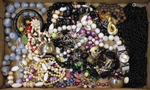 A TRAY OF CUSTOM JEWELRY AND WATCH