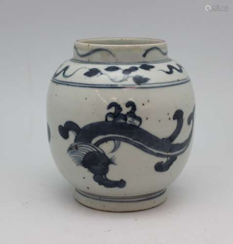 BLUE AND WHITE PORCELAIN URN