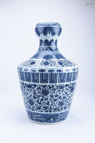 A Chinese Blue and White Porcelain Garlic-Head Vase
