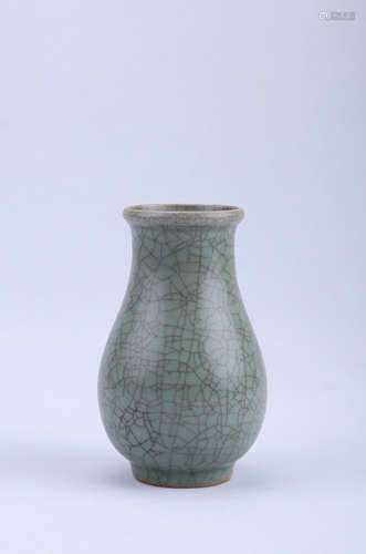 A Chinese Ge-Type Porcelain Vase