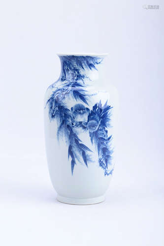 A Chinese Blue and White Porcelain Vase