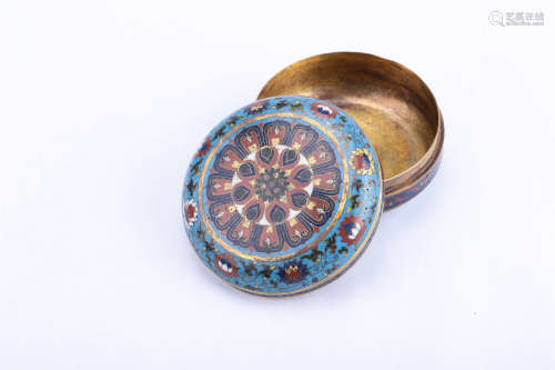 A Chinese Cloisonné Round Box with Cover