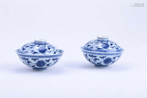A Pair of Chinese Blue and White Porcelain Cups with Cover