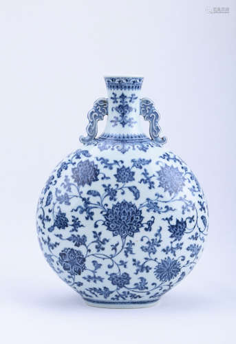 A Chinese Blue and White Porcelain Vase