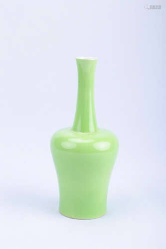 A Chinese Green Glazed Vase
