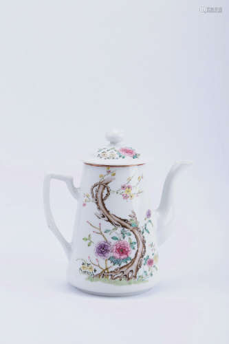 A Chinese Famille-Rose Porcelain Pot