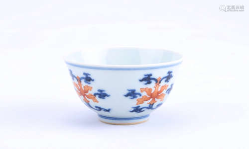 A Chinese Blue and White Porcelain Cup with Iron-Red Pattern