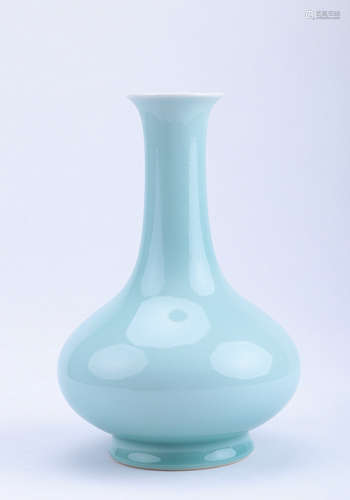 A Chinese Porcelain Vase