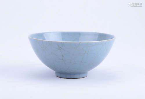 A Chinese Ge-Type Porcelain Bowl