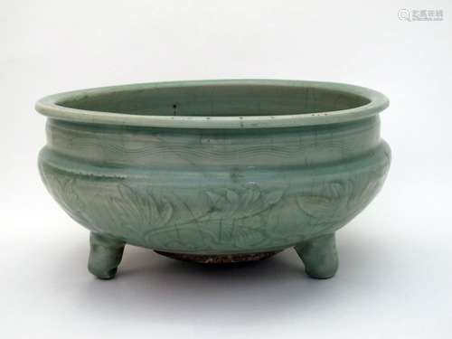 A Long Quan celadon porcelain censer