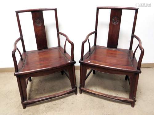 清黄花梨南官帽椅 Pair Of Chinese Huanghuali southern Guanmaoyi Chairs